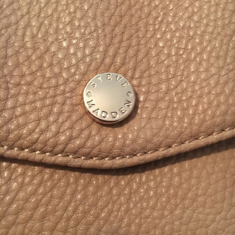 Tan Steve Madden clutch w/ chain link strap